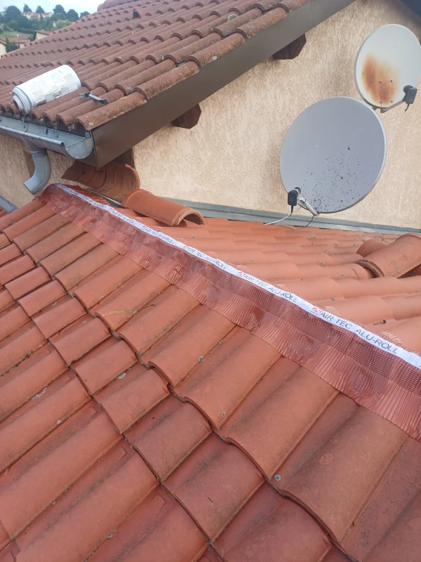 rénovation faîtage toiture saint symphorien sur coise