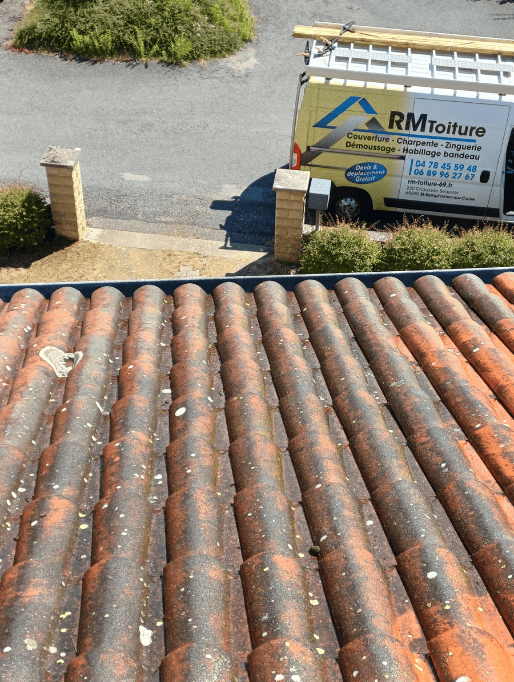 Démoussage toiture Saint Symphorien sur croise